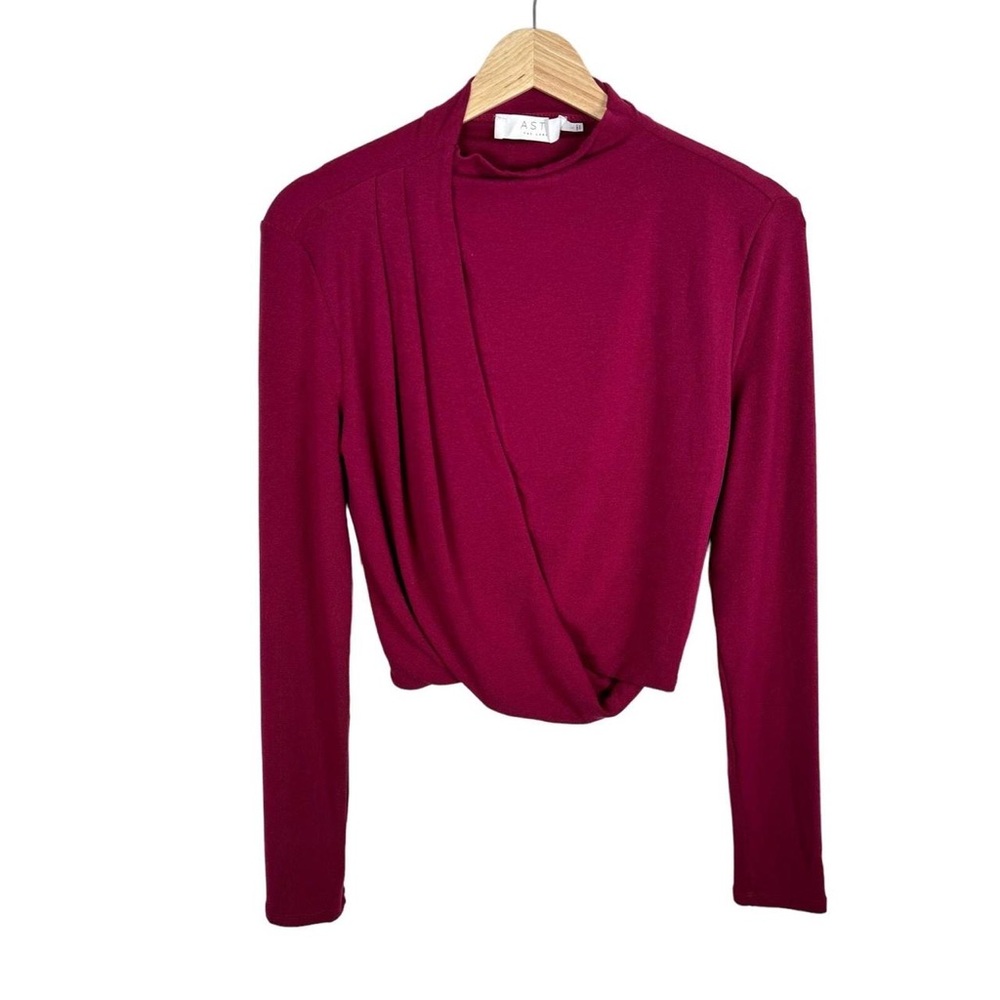 ASTR The Label Women’s Berry Blouse. NWT. Size M